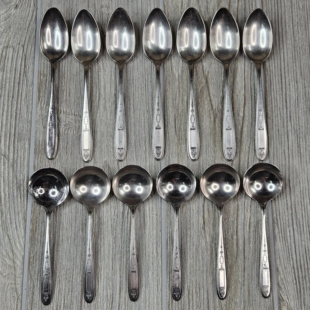 Oneida Community Plate Grosvenor Set‎ 13 Pcs Teaspoons Bouillon Soup Spoons